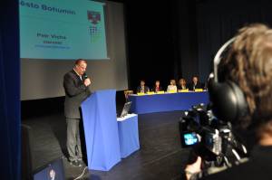 Petr V�cha p�edn�el na konferenci o ovzdu�� v Bohum�n�